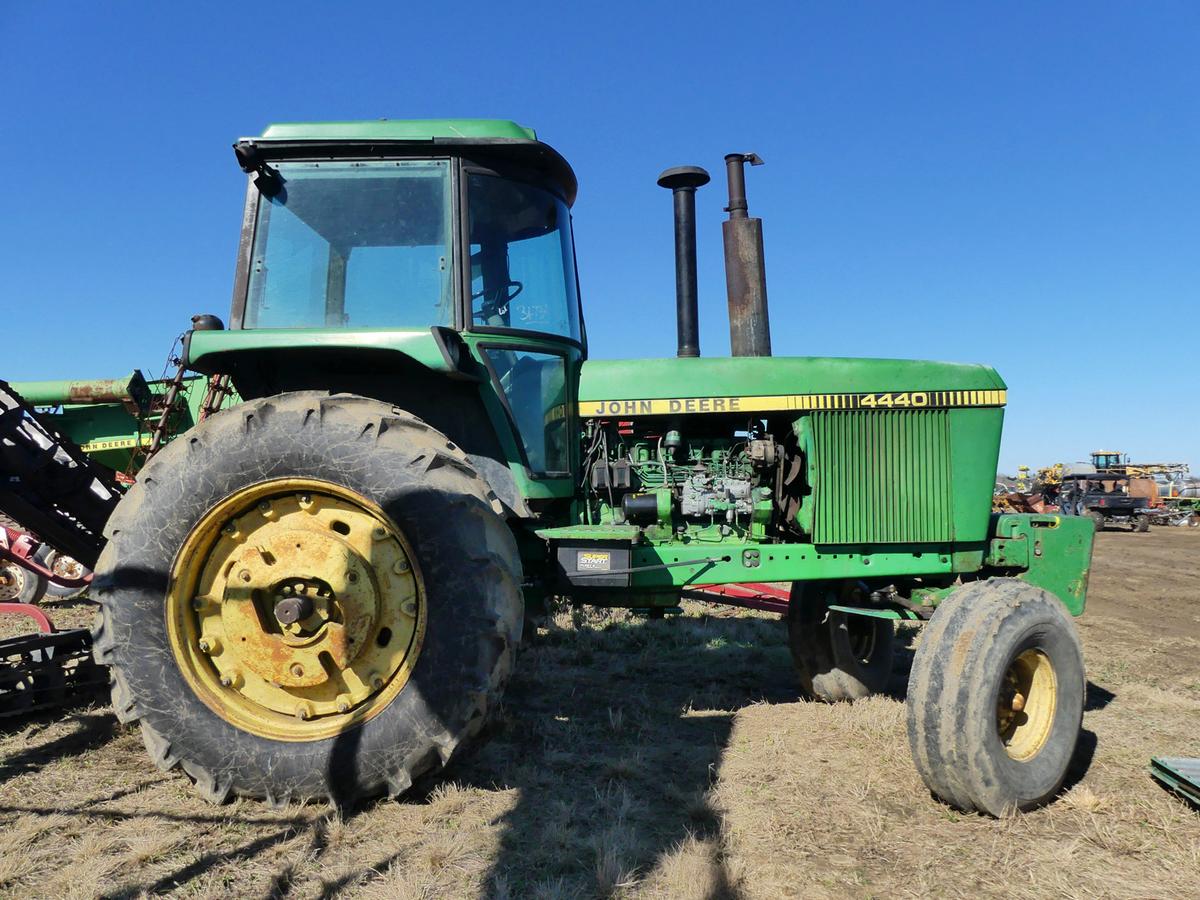 John Deere 4440, s/n 015671R