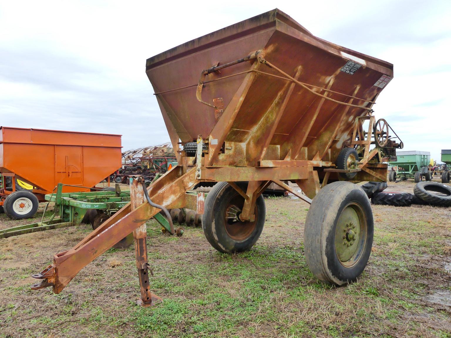 Cross Fertilizer Spreader, s/n 174193P7GR: Pull-behind