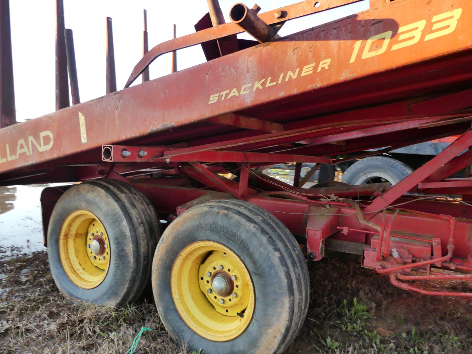 New Holland Stackliner 1033 Bale Wagon