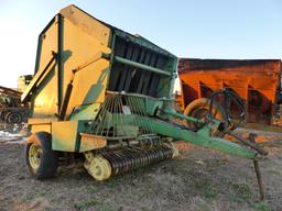 John Deere 510 Baler