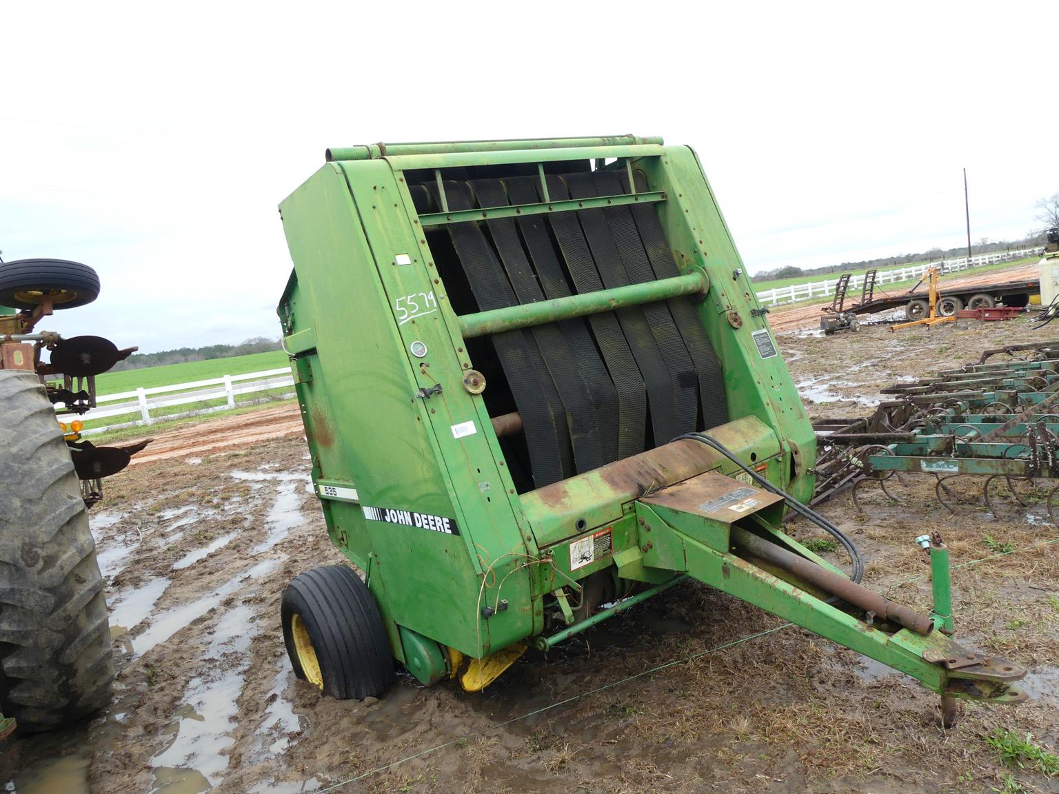 John Deere 535 Baler