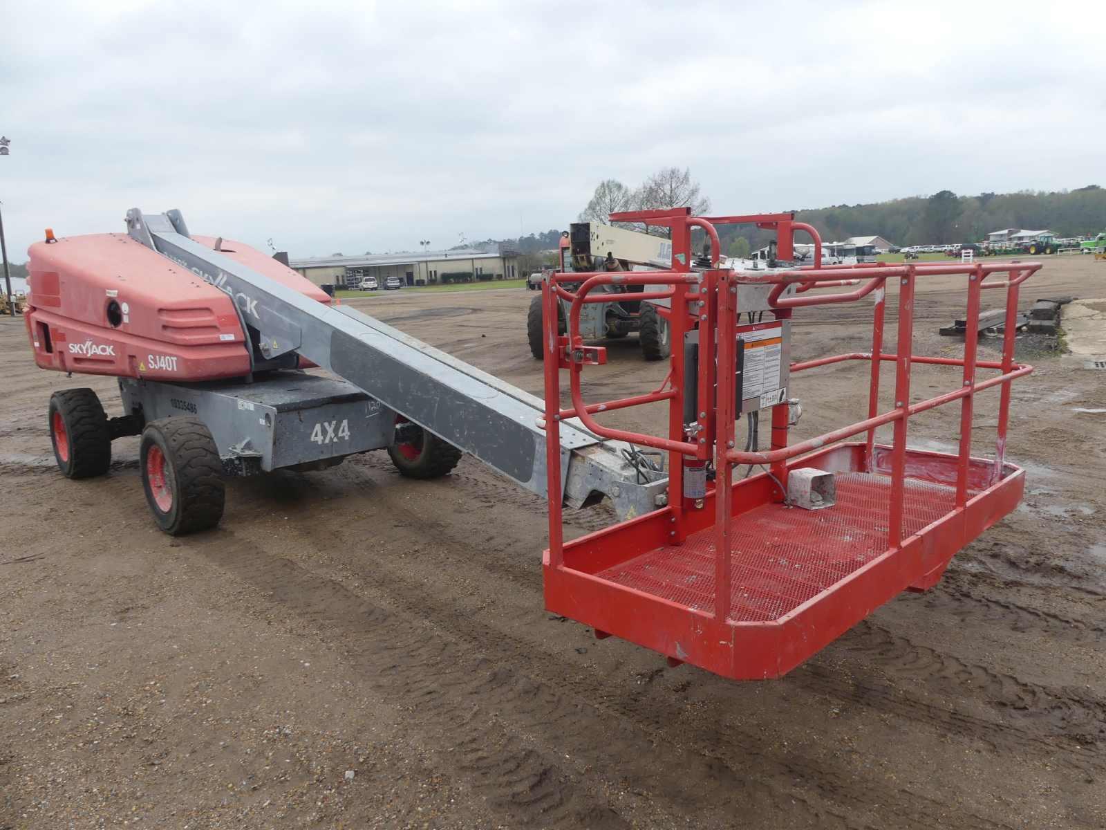 2015 Skyjack SJ40T 4WD Boom-type Manlift, s/n 98001465: 550 lb. Cap., 40' R