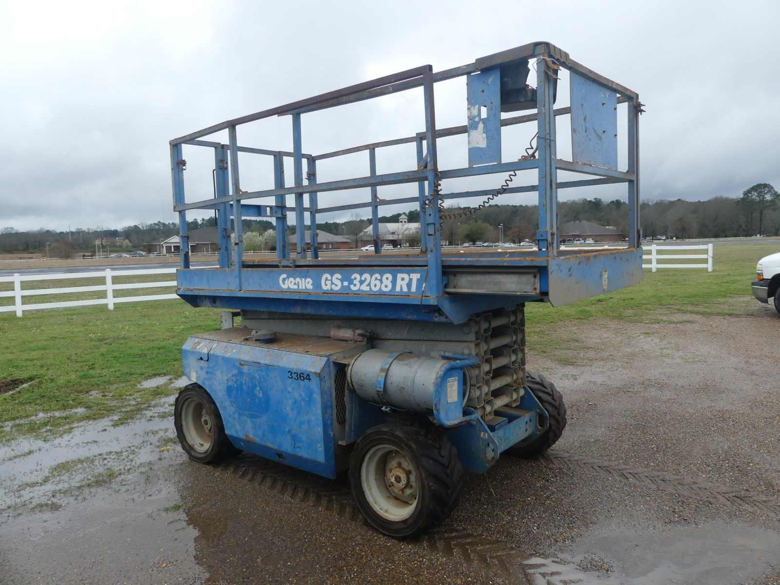 Genie GS-3268 Scissor-type Manlift: Meter Shows 2558 hrs