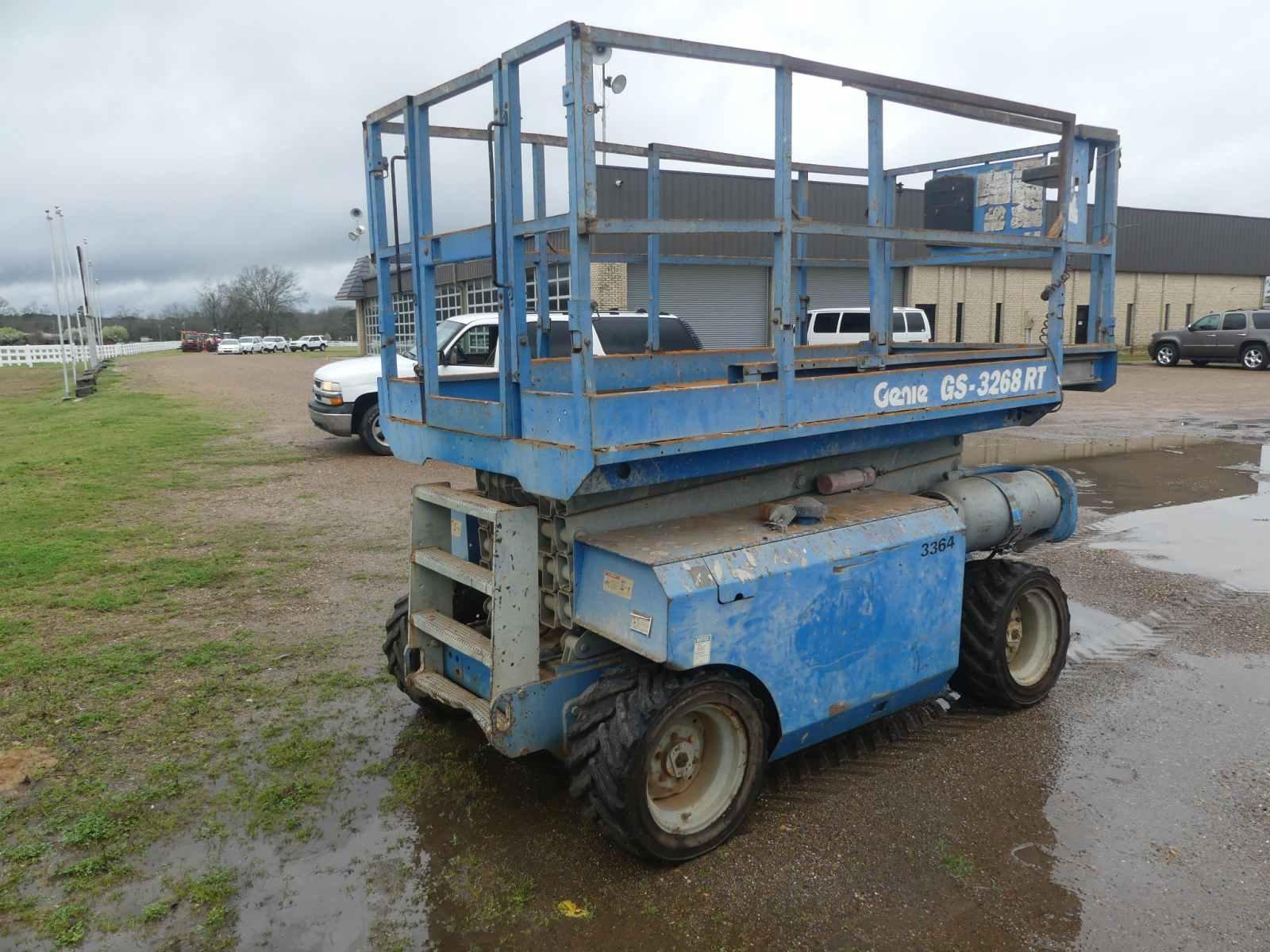 Genie GS-3268 Scissor-type Manlift: Meter Shows 2558 hrs