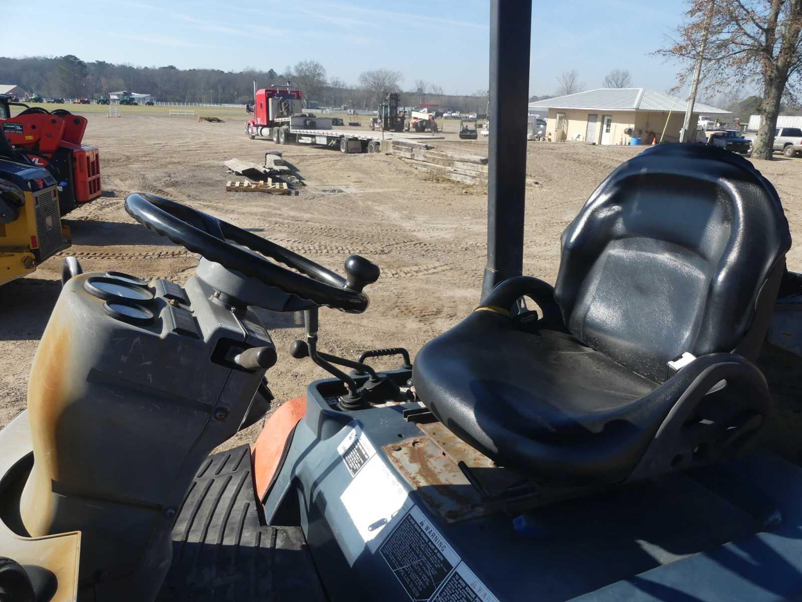 2013 Kubota R520ST Rubber-tired Loader, s/n 21109: Rollbar, GP Bkt. & Forks