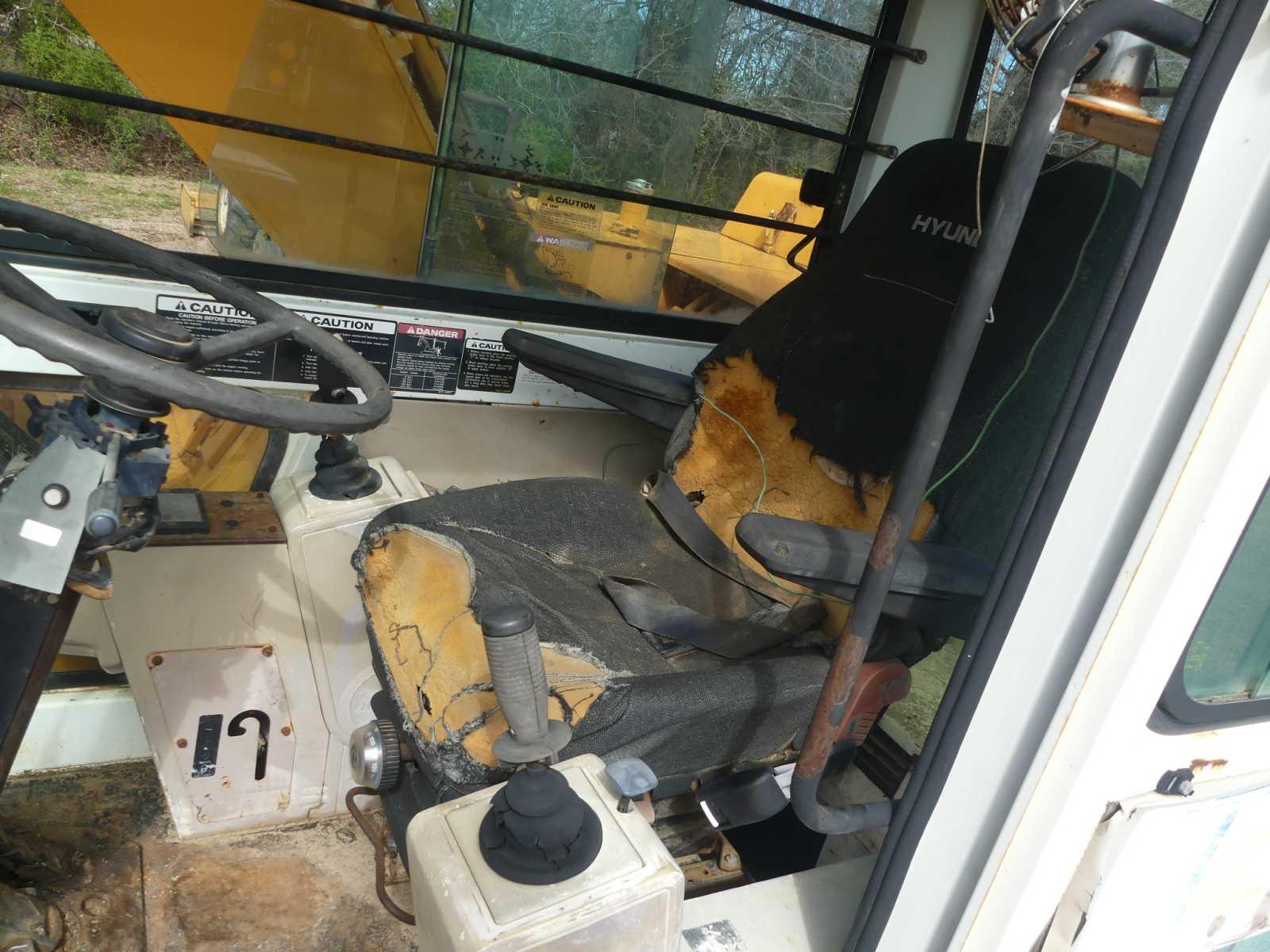 Hyundai Robex 200W-2 Rubber-tired Excavator, s/n E402CK10339: Encl. Cab, Me