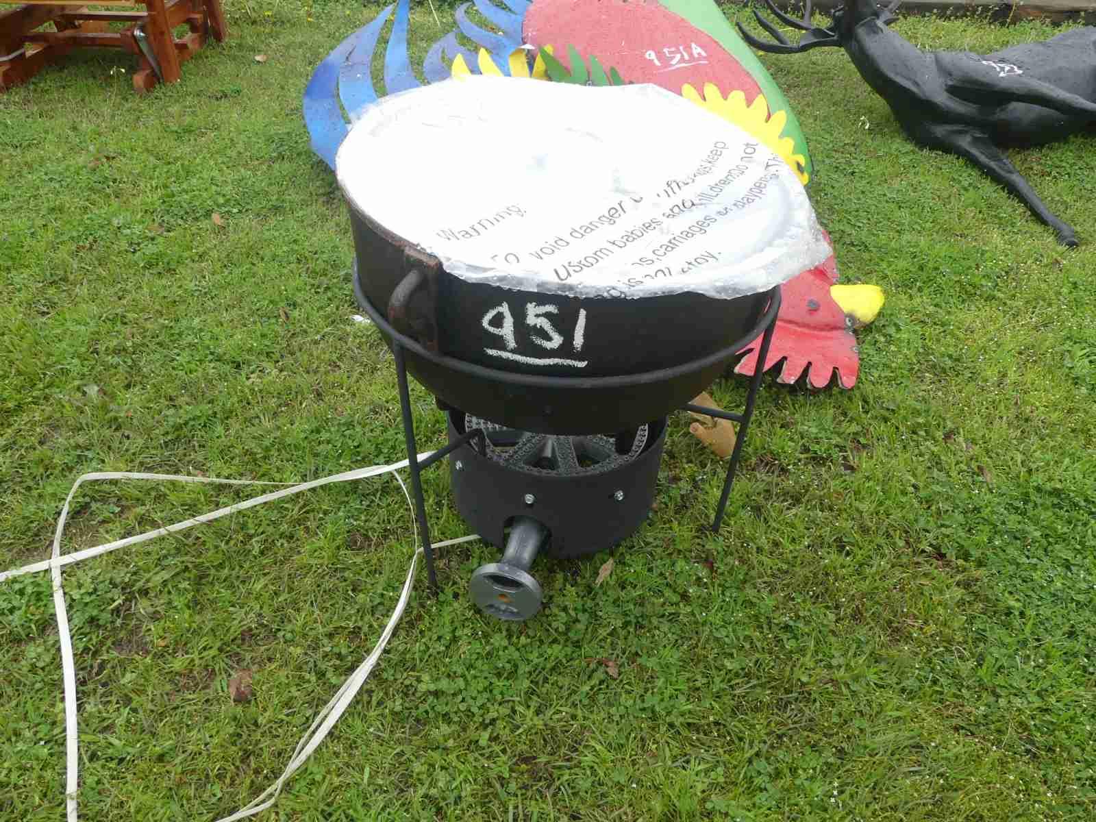 Gas Cooker w/ Cast Iron Pot