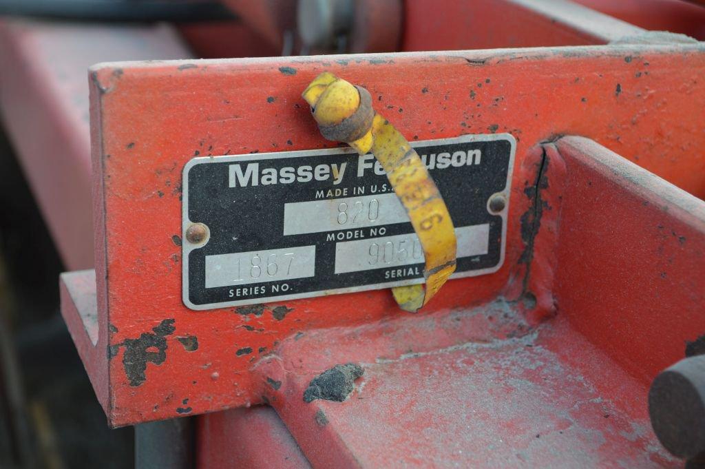 26' Massey Ferguson Model 820 Disc, Series 1867, 22" Blades