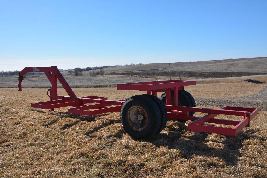 8-bale Trail Fire Gooseneck Hay Trailer, Single Axle, Dual Wheeled