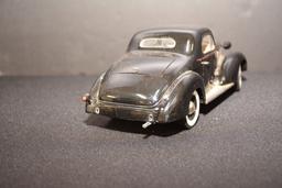 1/18 Scale 1938 Pontiac Deluce By Signature