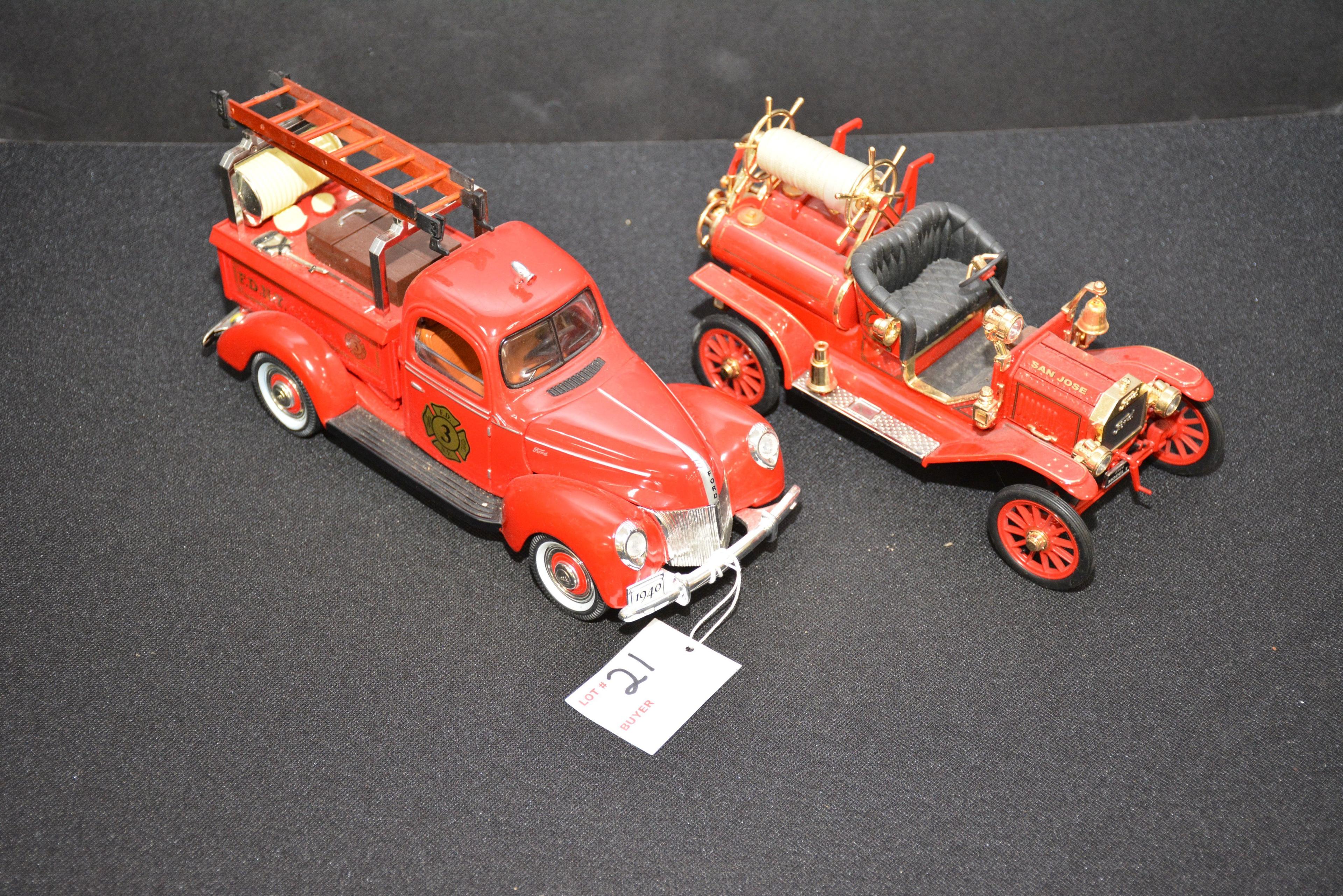Pair Of Old Fire Engine, 1914 Model T - 1/18 Scale By Signature And 1940 Fo