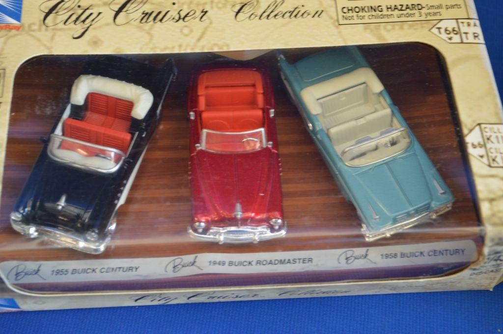 2 Sets Of 1/43 Scale Die Cast Cars - Chrysler And Buick