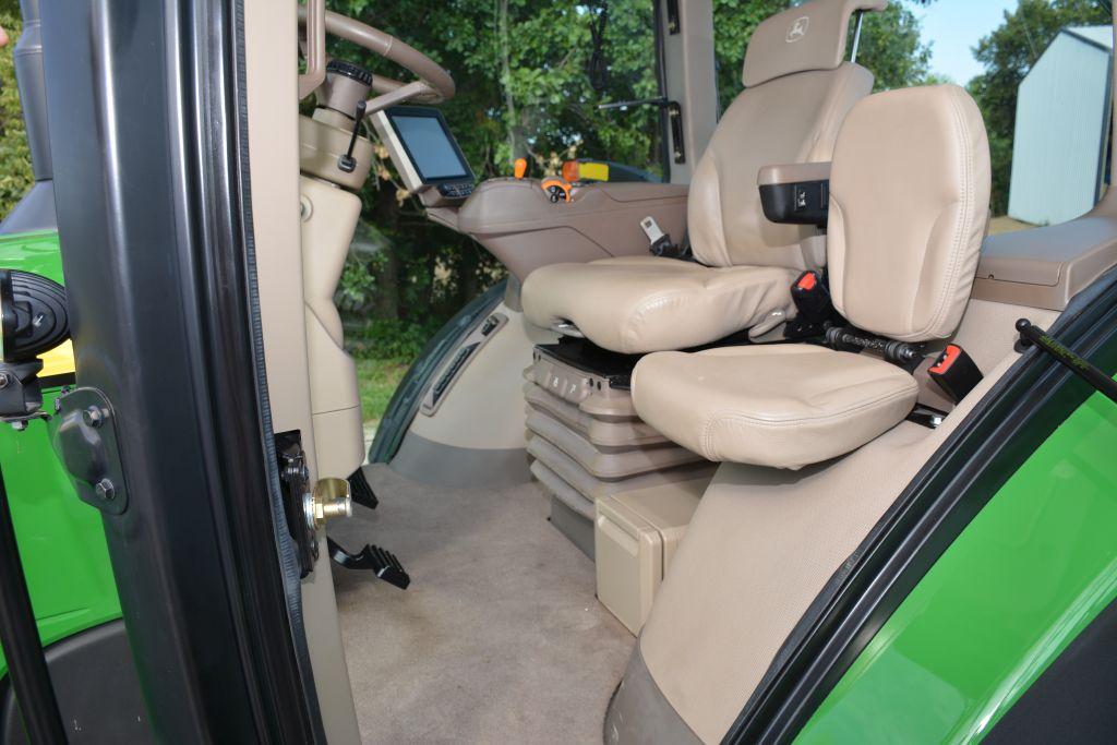 2014 JD 8270R, 16F/4R Powershift trans., active command steering, Premier C