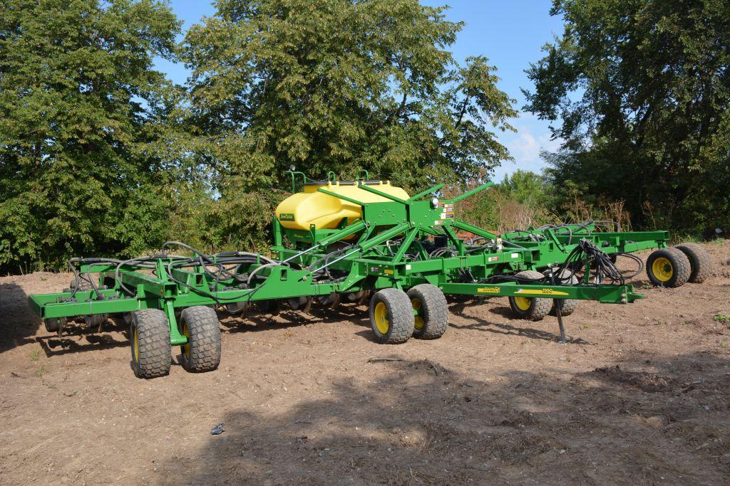 2009 JD 1990CCS Planter, 36 ft., equipped with 100 bu. central fill, dual r