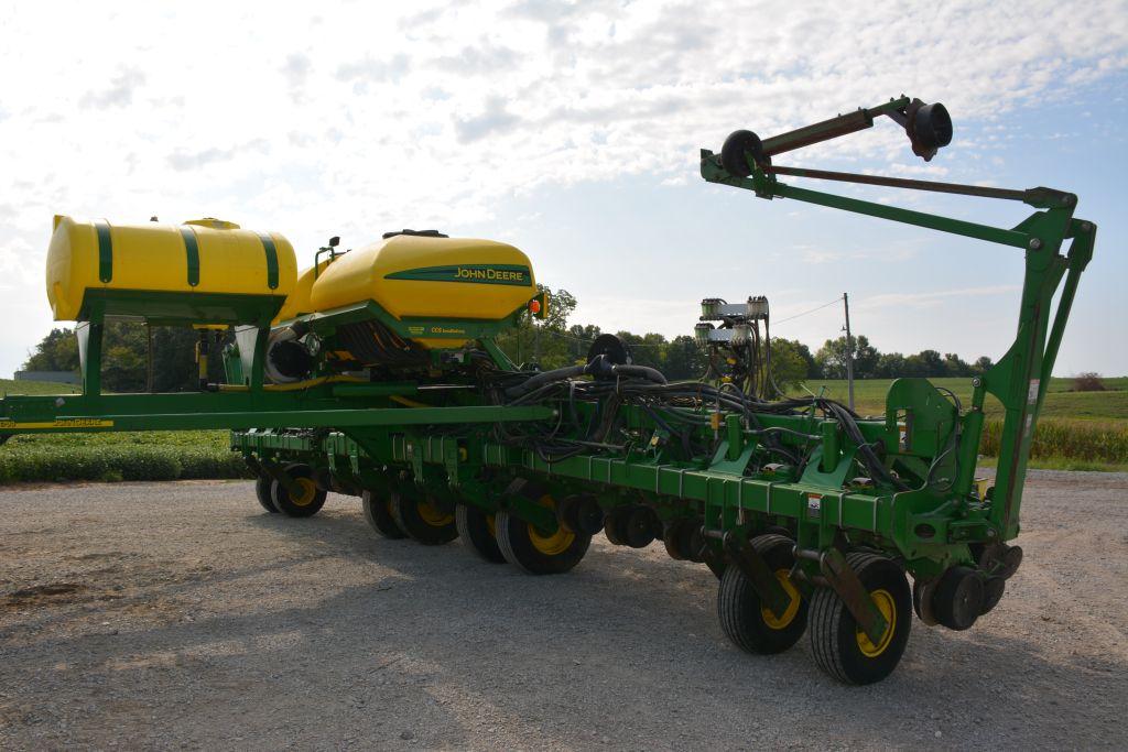 2003 JD 1790CCCS Planter, 31 row, 15” spacing, equipped with tri-fold marke