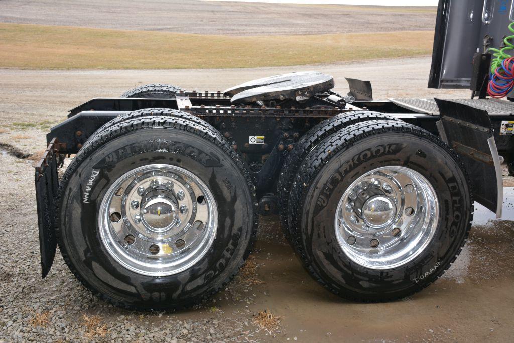 2005 Kenworth W900l, 72” Sleeper, Air Ride Suspension, Isx 475 Cummins, 13