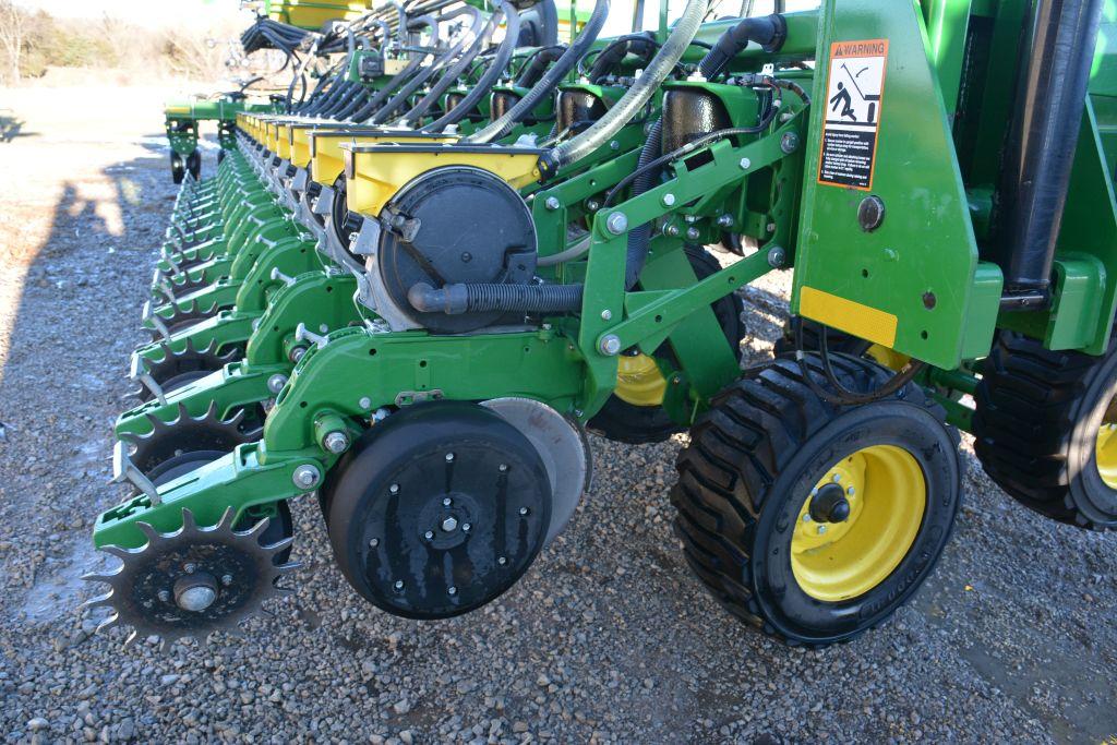 2015 Jd Db60, 36-row, 20” Planter, Sn-1jldb60xhee760116, Point Row Clutches