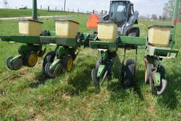 JD 7000 Planter, corn & soybean plates