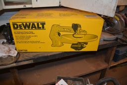 DeWalt DW788 Table Top 20" HD Variable Speed Scroll Saw