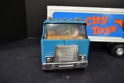 Ertl "Fun City Toys" Tractor & Trailer, metal and plastic accessories, play