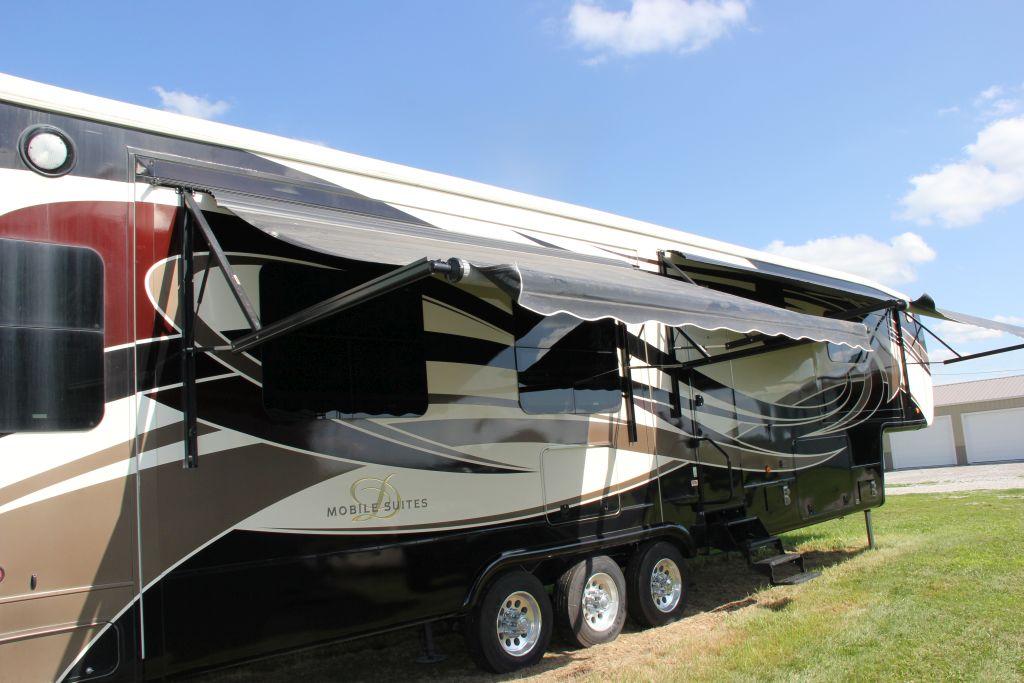 2016 - 44 ft DRV Moble Suite, 4 Slide Outs, 2 Beds, 3 AC Units, 2 Heat Pump