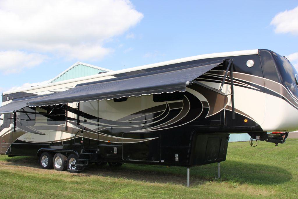 2016 - 44 ft DRV Moble Suite, 4 Slide Outs, 2 Beds, 3 AC Units, 2 Heat Pump