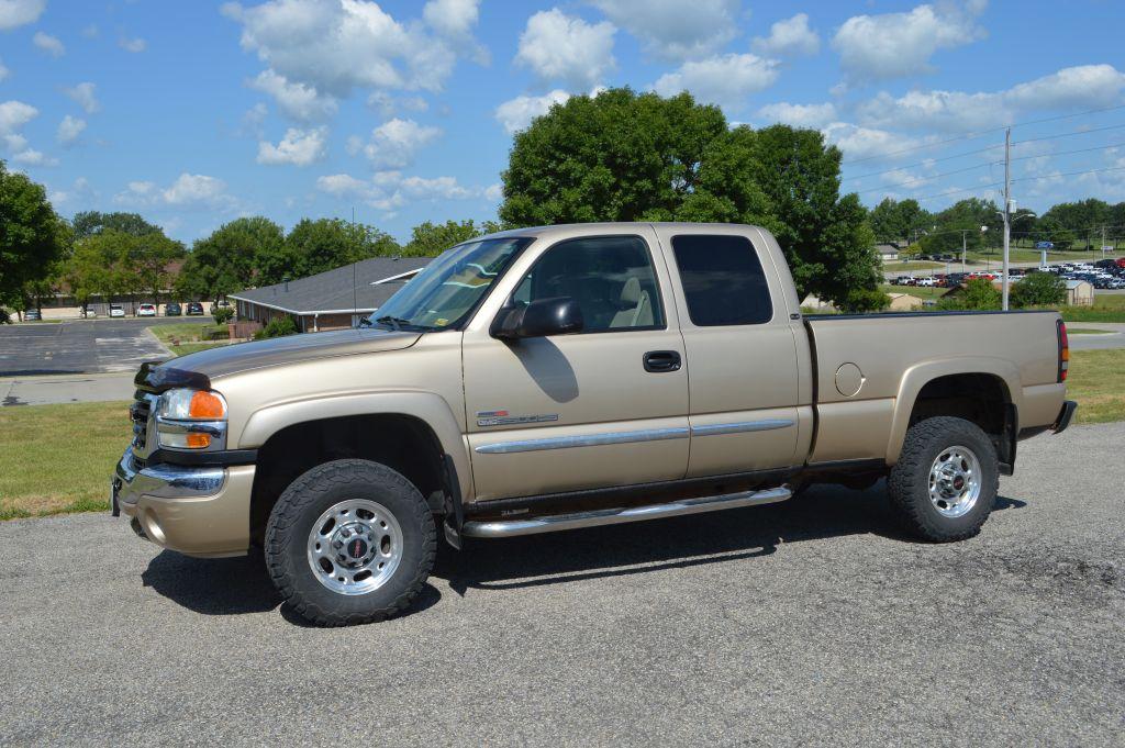 2004 Duramax Diesel 2500, Gold/Tan, Extended Cab, New Box Sides