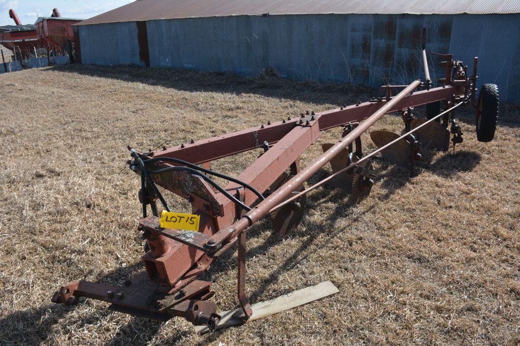 International 710 Plow, 5-18”