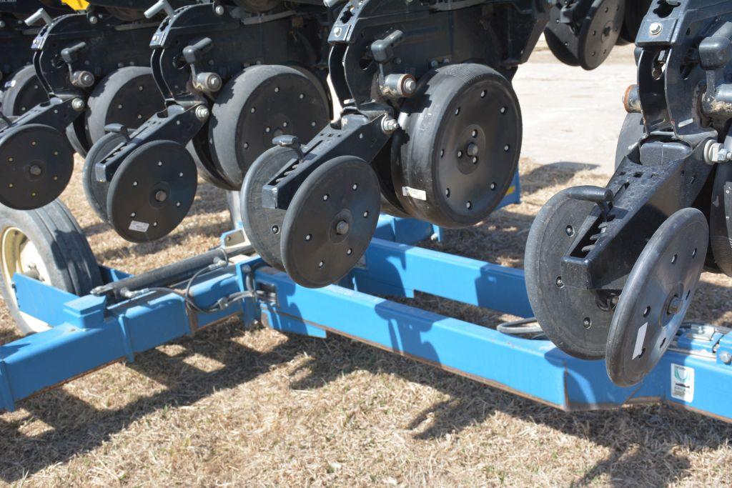 2009 Kinze 3500 Planter, 8/15 Row, Every Two Row Shut Offs, Markers, Mechan