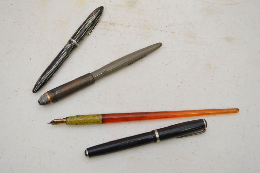Group of 4 Calligraphy Vintage Pens/Fountain Pens wearever 8, WA Sheaffer P