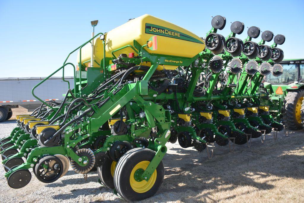 2019 John Deere 1795 Max Emerge 5E, 16/32 Row Splitter, Commodity Fill w/ Marke