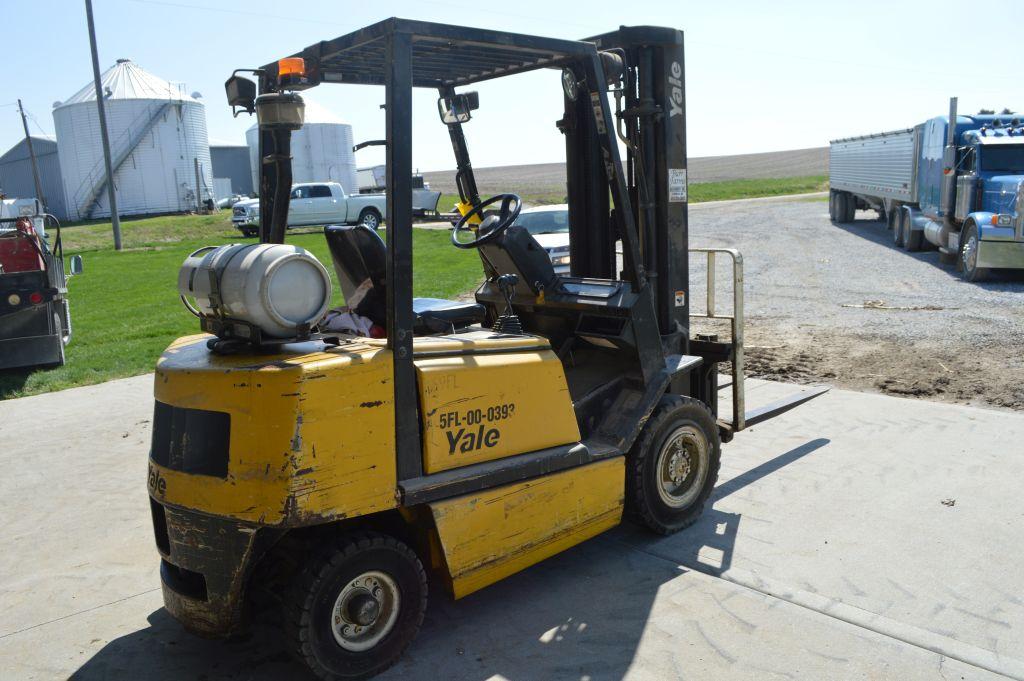 Yale - Propane Fork Lift, 3 Stage Lift, Side Shift, Solid Rubber Tires, Lig