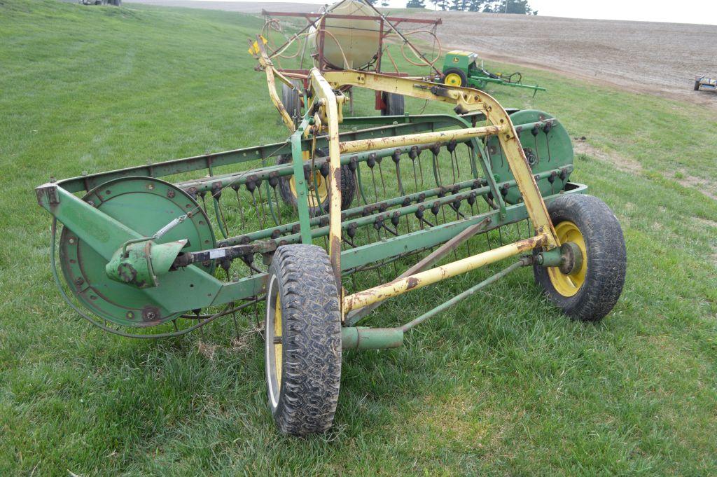 John Deere Hay Rake w/ Dolly Wheel, Rubber Teeth, Mdl 640-5Bar