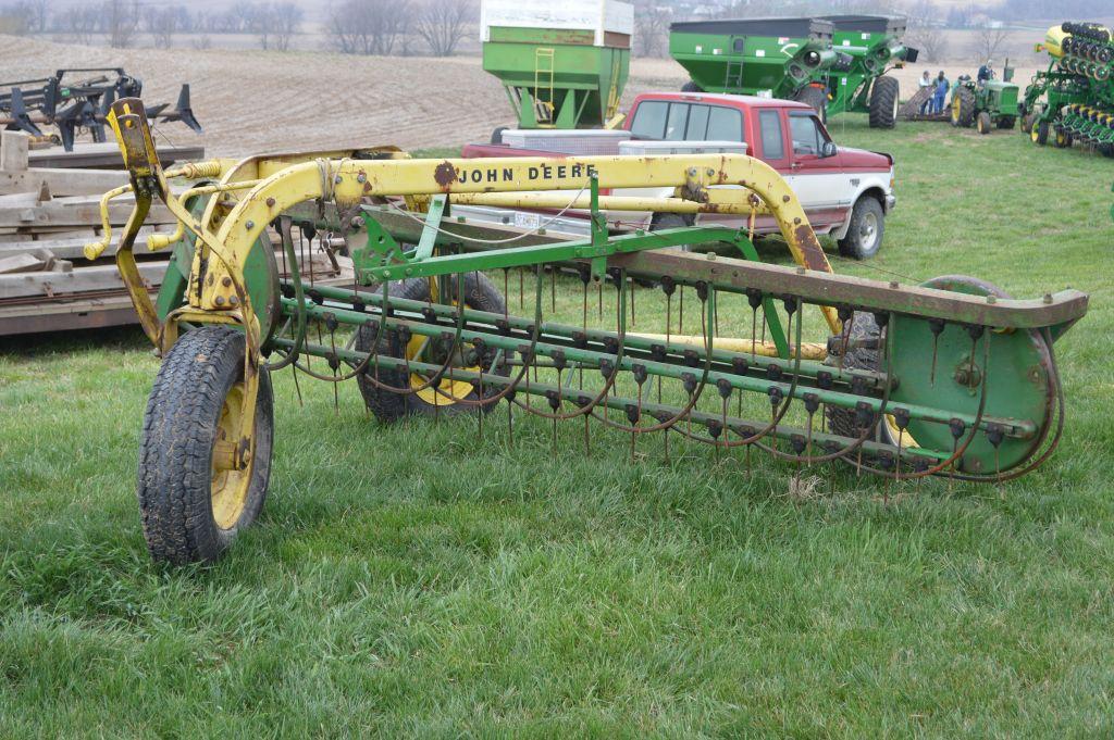 John Deere Hay Rake w/ Dolly Wheel, Rubber Teeth, Mdl 640-5Bar