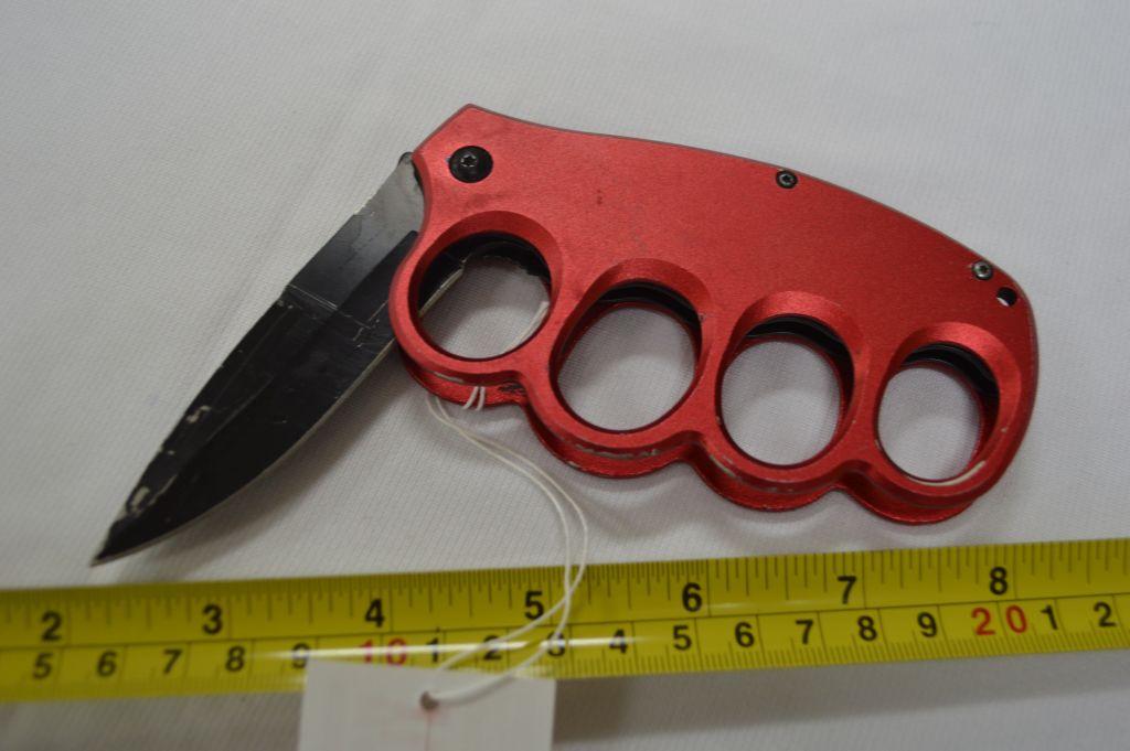 Knuckles Knife Used, Flip & Lock Blade, 4 ¾”