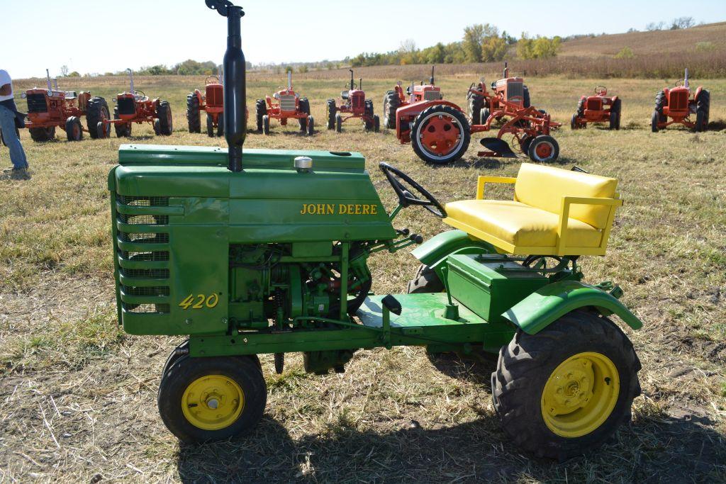 John Deere 420 Narrow Front, 3pt, 2 Outlets, New Paint, All Working Hydraul