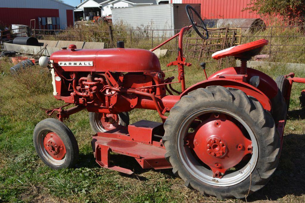 Mc Farmall Cub Wide Front w/ 4' Belly Mower, New Paint, Tires: R 8-24 F 4.0