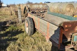 New Idea #19 Manure Spreader, 540PTO, Good Wood Floor, Like New