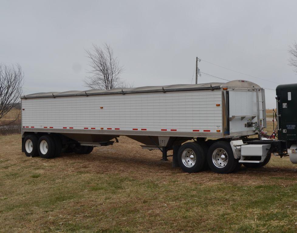 2008 Timpte Grain Trailer, 40', Ag Hoppers, Air Ride, 11R -24.5 Tires at 70