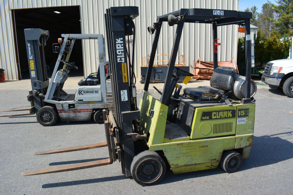 Clark Propane Forklift 15E, 2 stage lift, w/ side shift, S/N: GX127E0841934