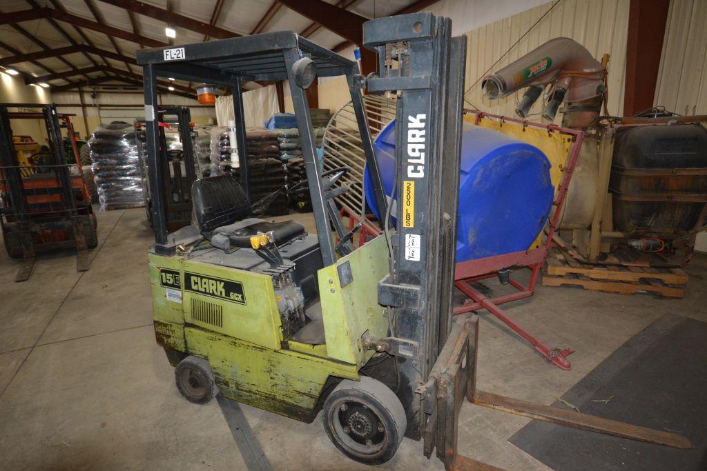 Clark Propane Forklift 15E, 2 stage lift, w/ side shift, S/N: GX127E0841934