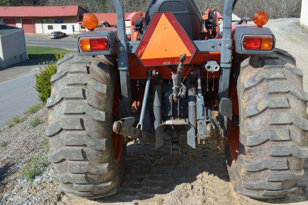 Kubota L3940, w/ LA724 Loader & Bucket, 1060 hrs, Hydrostat, SN: 31941, 17.