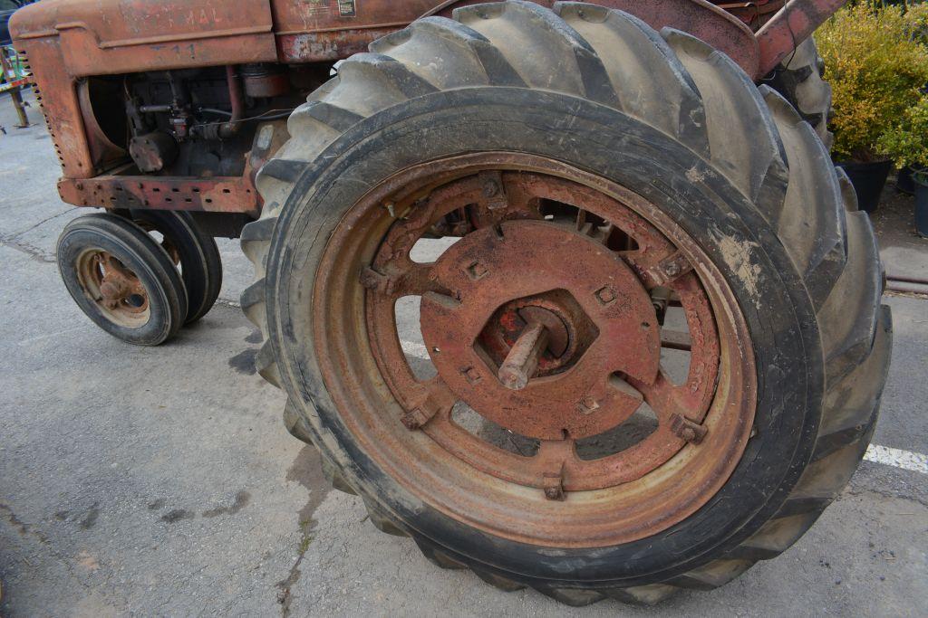 M Farmall S/N: FBK-107459-X6, good tin, clam shell fenders