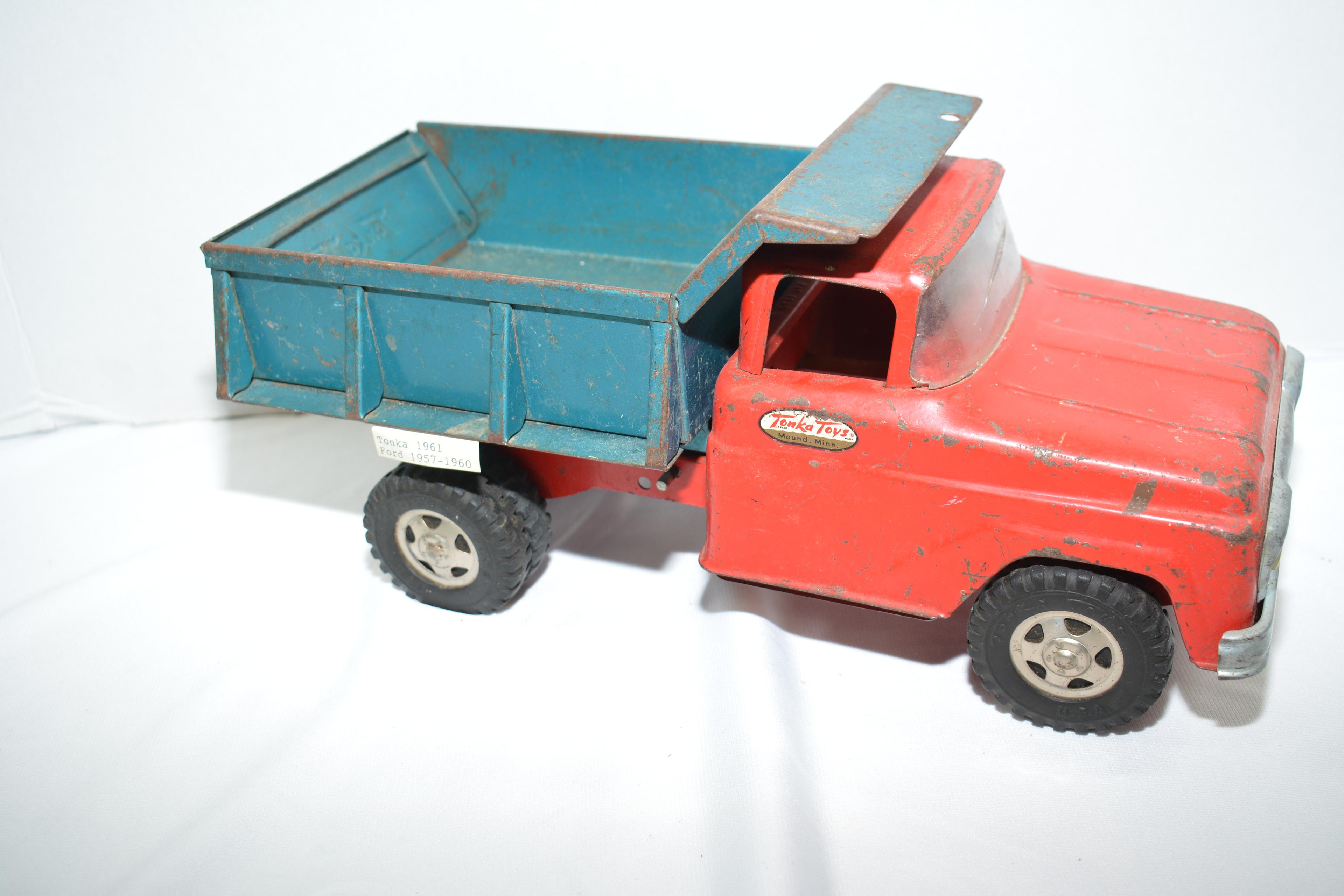 1961 Tonka - Manual Dump - Dump Truck, w/ windshield damage -1957-60 Truck