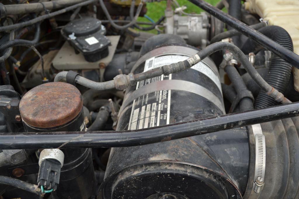 1998 Ford F-700, 7.0L Gas Engine, 3 Speed Allison Automatic, 162,620 Miles, Pusher Axle, Super Clean