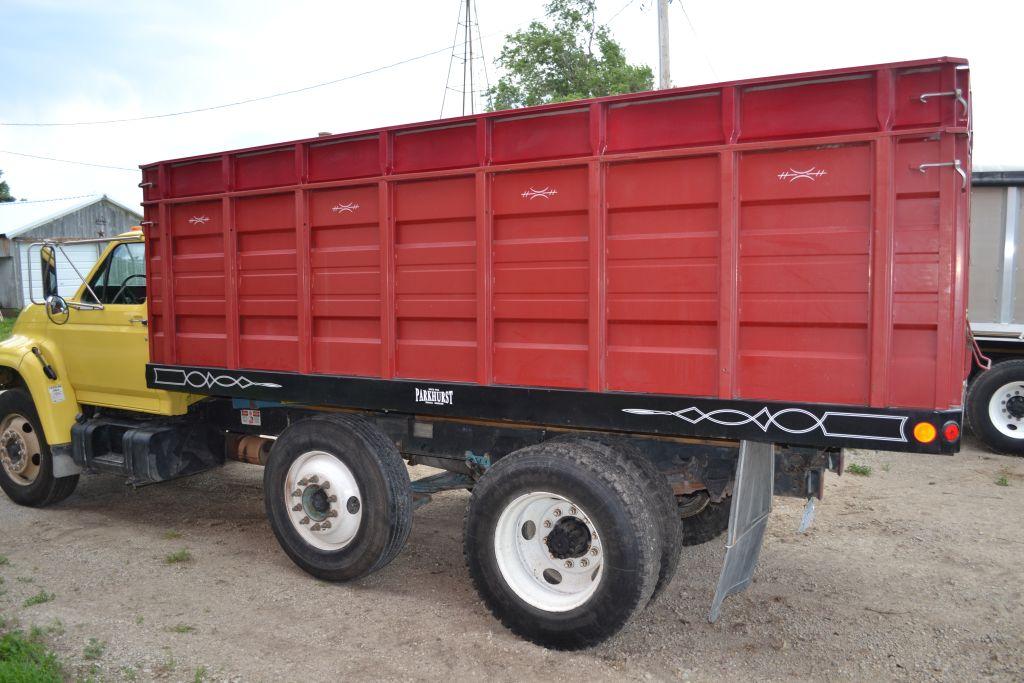 1998 Ford F-700, 7.0L Gas Engine, 3 Speed Allison Automatic, 162,620 Miles, Pusher Axle, Super Clean