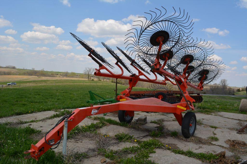 Kuhn SR112 Speed Rake with kicker, 12-wheel