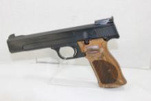 Smith & Wesson Model 41 .22 LR Pistol; 5-1/2" BBL; w/Extra Magazine and Hard Case; SN UDT0102