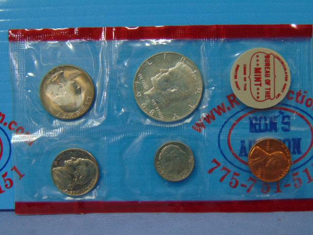 1968 US Mint Uncirculated Coin Set - In OGP