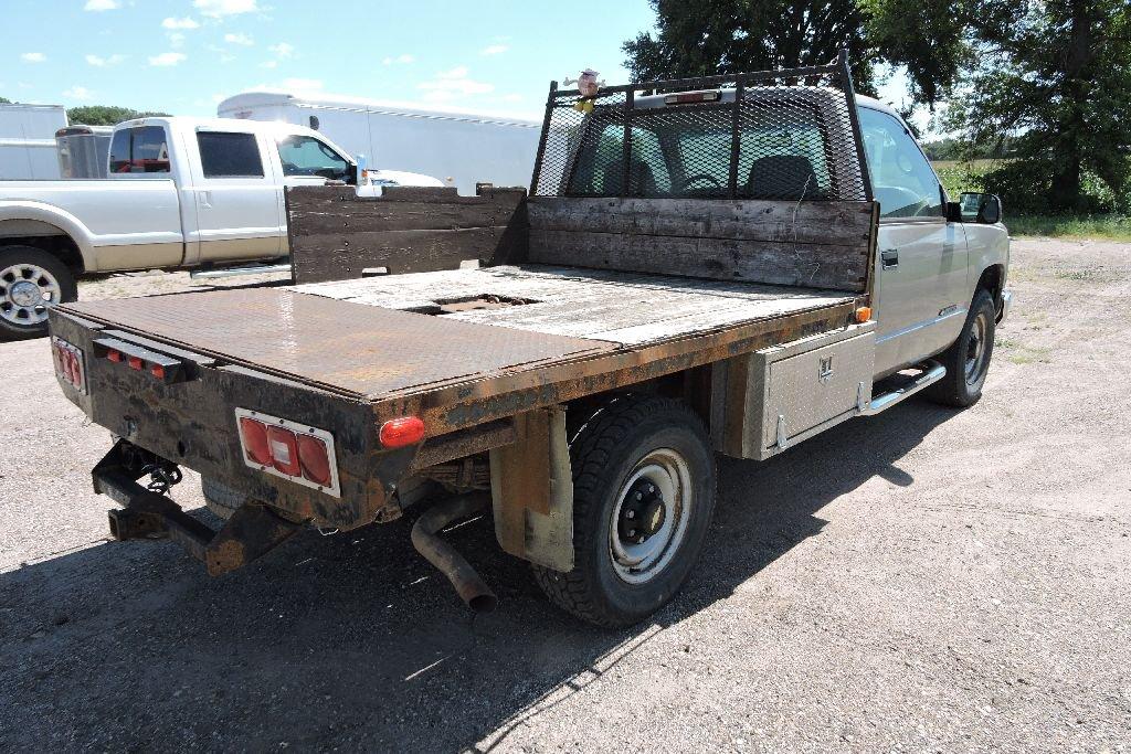 2000 Chevy C2500 pickup, vin 1GBGC24RXYF409419, miles on odo 136,244,